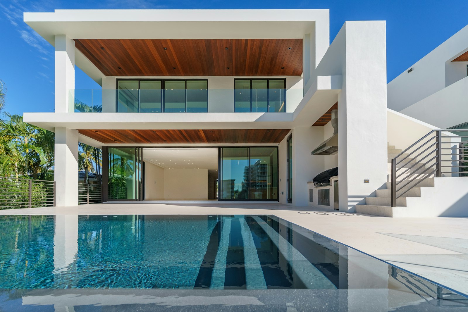 Modern Florida home with an infinity pool and outdoor kitchen